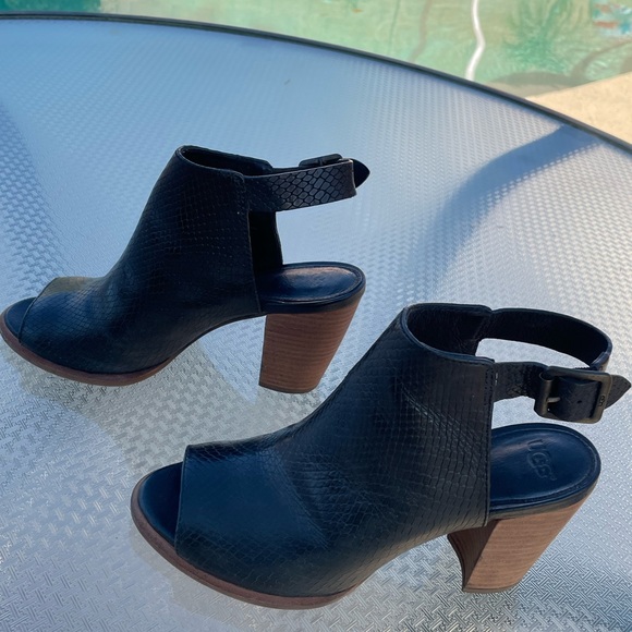 Ugg Audrey Exotic Dressy Black Leather Ankle Strap Heeled Sandals Size 7 - Picture 2 of 10